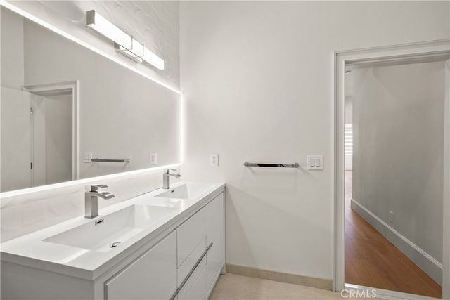 215 Windward Avenue, Venice, CA 90291