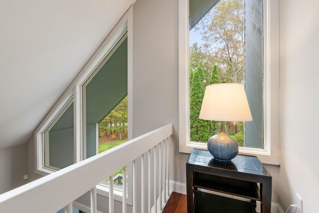 26 Seasons Lane, Londonderry, NH 03053