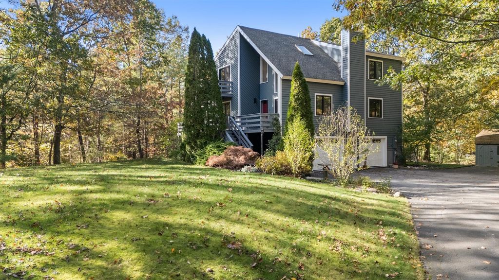26 Seasons Lane, Londonderry, NH 03053