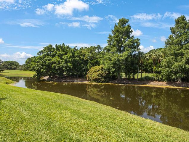 5560 Tamberlane Circle 324, Palm Beach Gardens, FL 33418