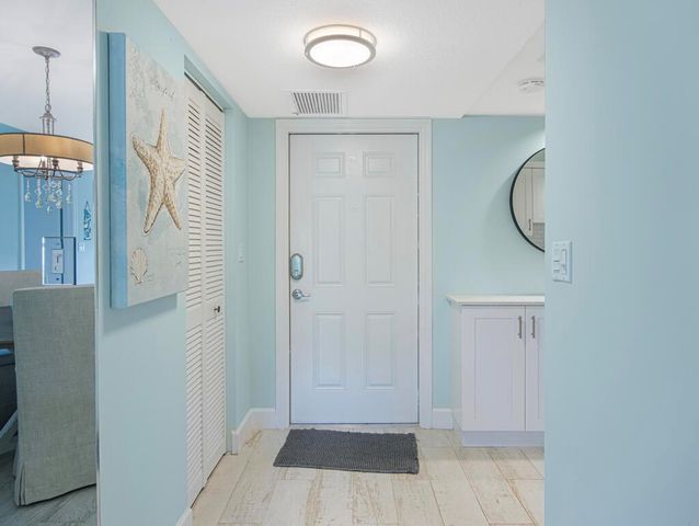 5560 Tamberlane Circle 324, Palm Beach Gardens, FL 33418