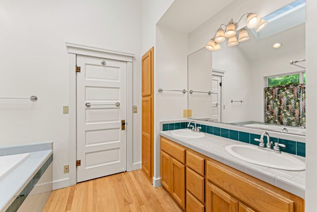 1432 NW Lawnridge Avenue, Grants Pass, OR 97526