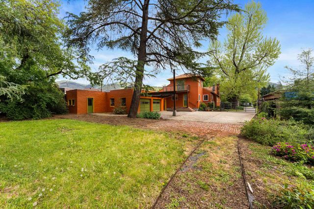 1432 NW Lawnridge Avenue, Grants Pass, OR 97526