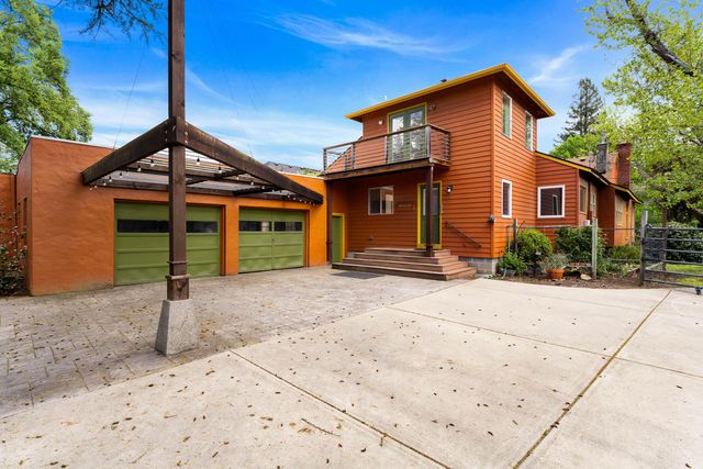 1432 NW Lawnridge Avenue, Grants Pass, OR 97526