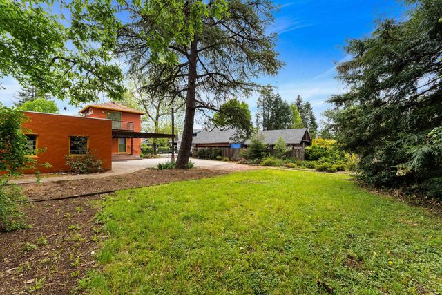 1432 NW Lawnridge Avenue, Grants Pass, OR 97526
