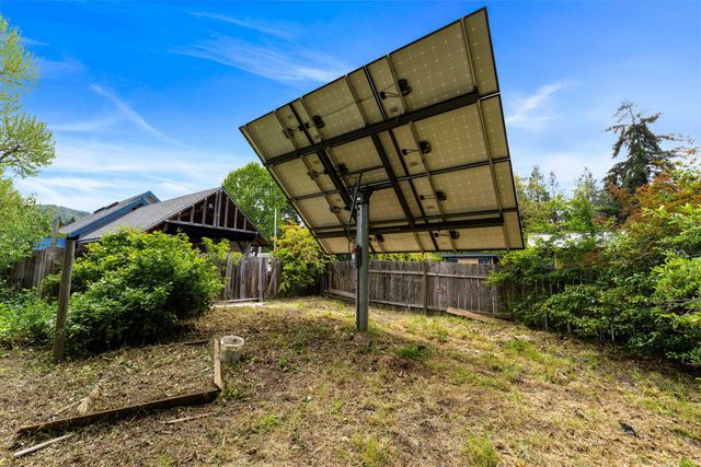 1432 NW Lawnridge Avenue, Grants Pass, OR 97526