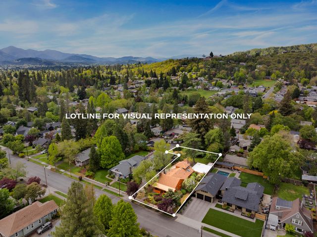 1432 NW Lawnridge Avenue, Grants Pass, OR 97526