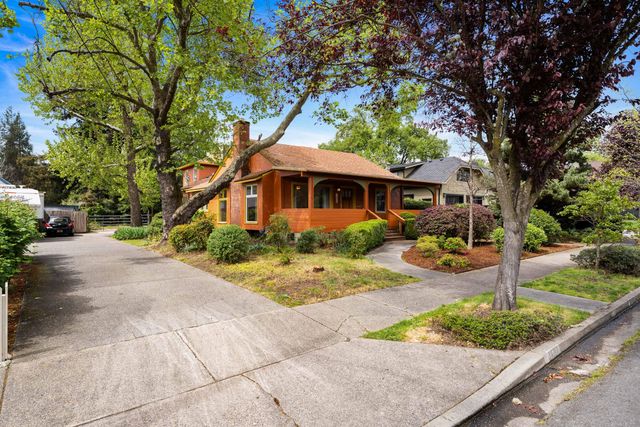 1432 NW Lawnridge Avenue, Grants Pass, OR 97526