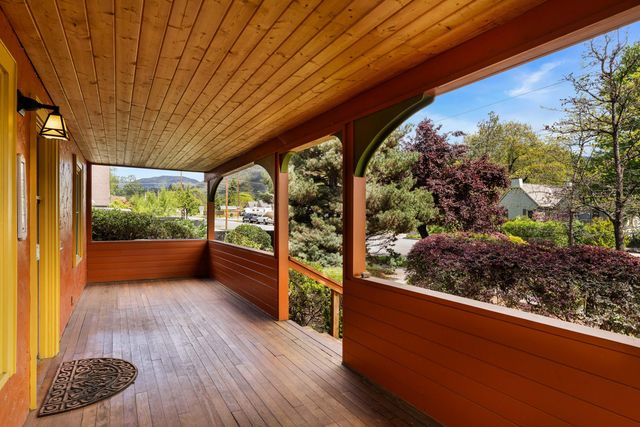 1432 NW Lawnridge Avenue, Grants Pass, OR 97526