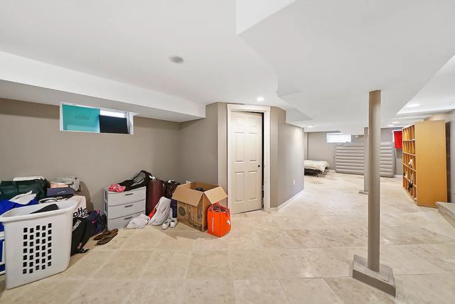 5700 S Neenah Avenue, Chicago, IL 60638