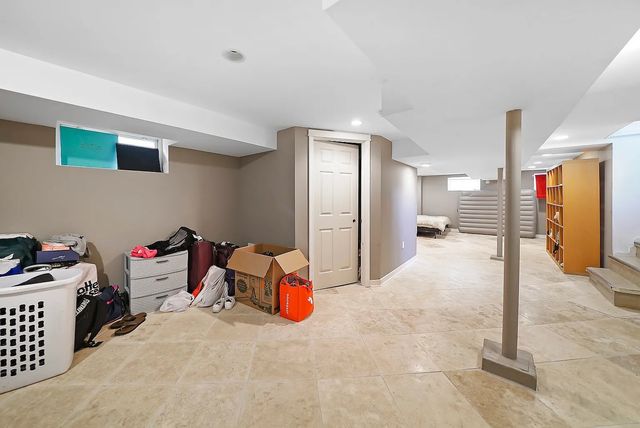 5700 S Neenah Avenue, Chicago, IL 60638