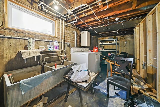 5700 S Neenah Avenue, Chicago, IL 60638