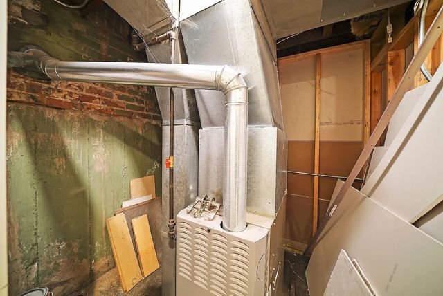 5700 S Neenah Avenue, Chicago, IL 60638