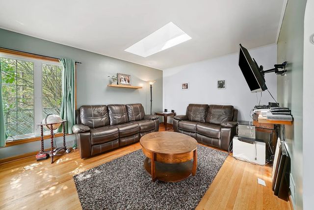 5700 S Neenah Avenue, Chicago, IL 60638