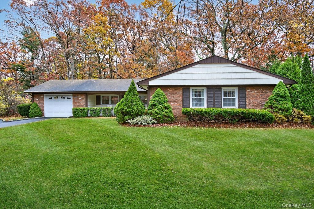 25 Shelbourne Lane, Stony Brook, NY 11790