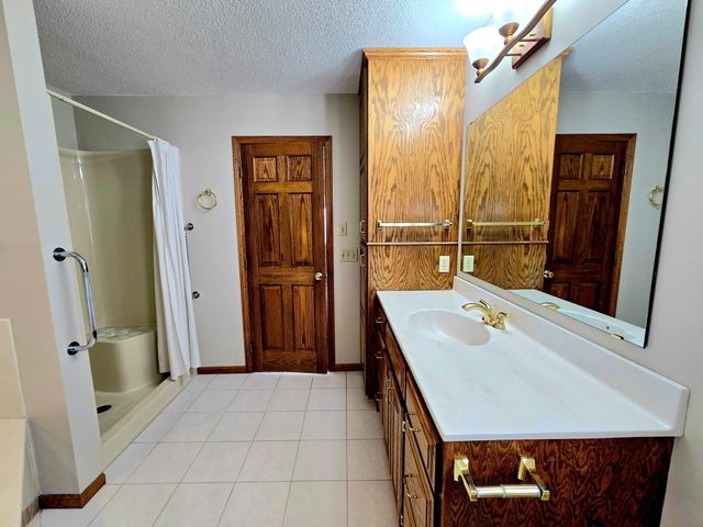 642 Jenisa Drive, Saint Cloud, MN 56301