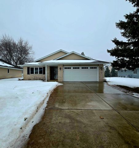 642 Jenisa Drive, Saint Cloud, MN 56301