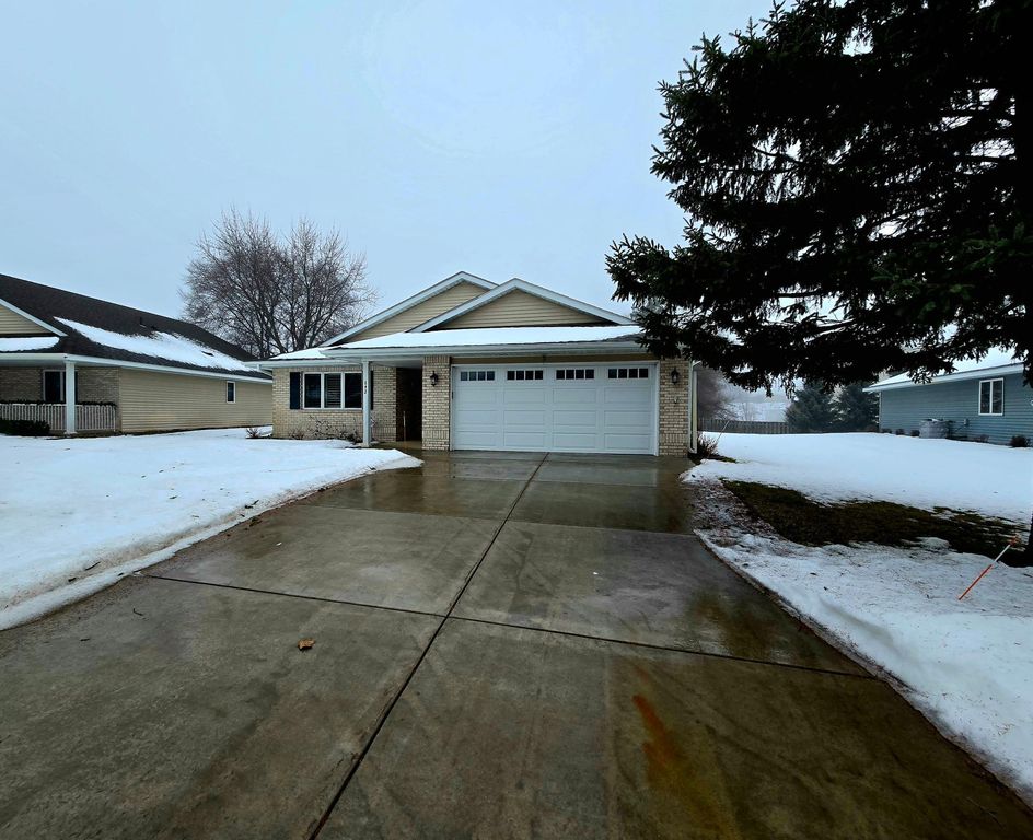 642 Jenisa Drive, Saint Cloud, MN 56301