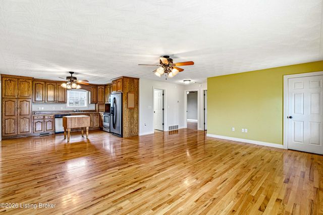 3570 Old Elizabethtown Rd, Hodgenville, KY 42748