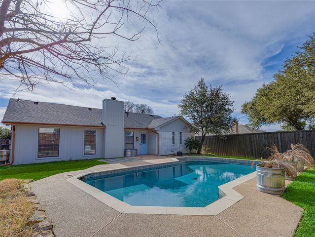 6705 Parkwood Drive, North Richland Hills, TX 76182