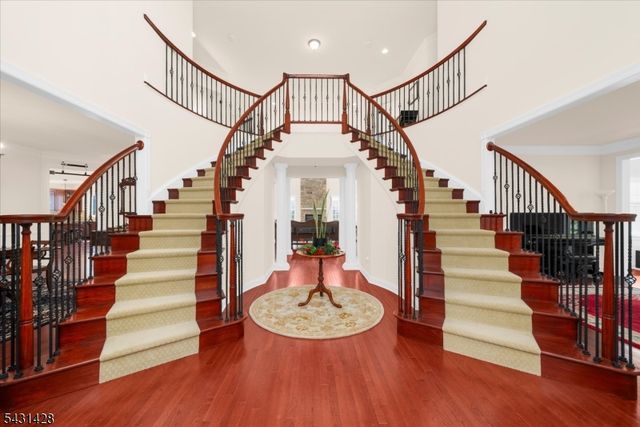 4 Jacob Ct, Raritan Twp., NJ 08822