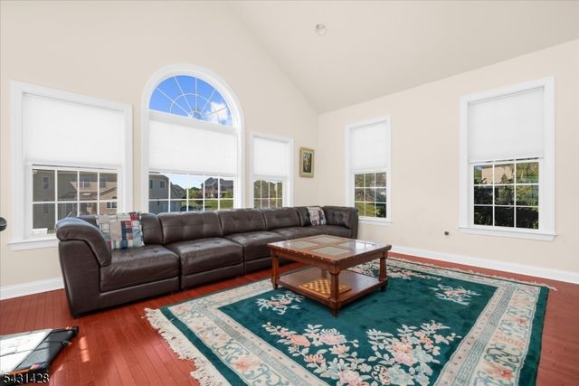 4 Jacob Ct, Raritan Twp., NJ 08822