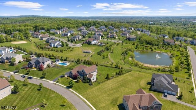 4 Jacob Ct, Raritan Twp., NJ 08822