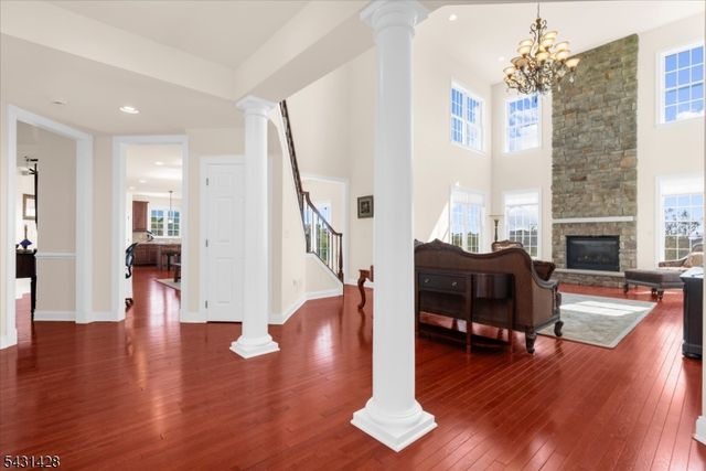 4 Jacob Ct, Raritan Twp., NJ 08822