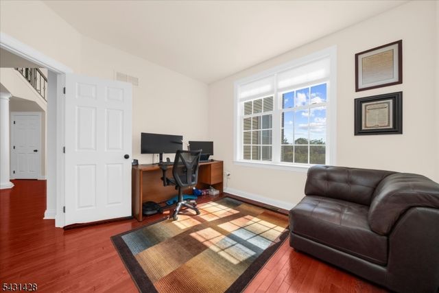 4 Jacob Ct, Raritan Twp., NJ 08822