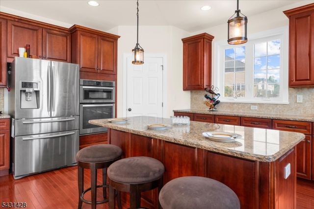 4 Jacob Ct, Raritan Twp., NJ 08822