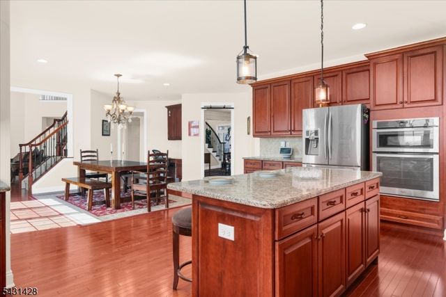 4 Jacob Ct, Raritan Twp., NJ 08822