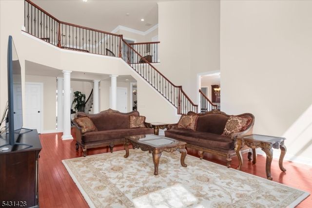4 Jacob Ct, Raritan Twp., NJ 08822