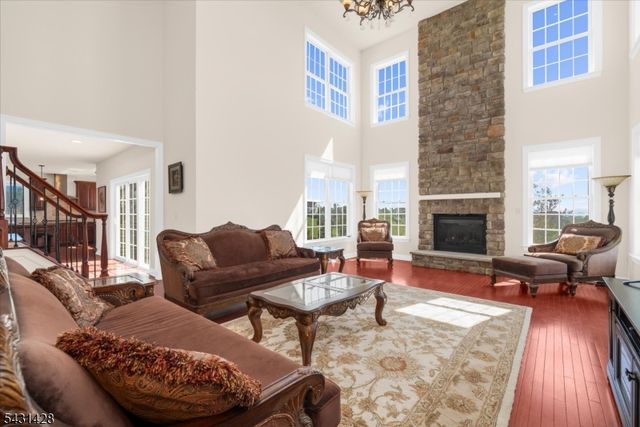 4 Jacob Ct, Raritan Twp., NJ 08822