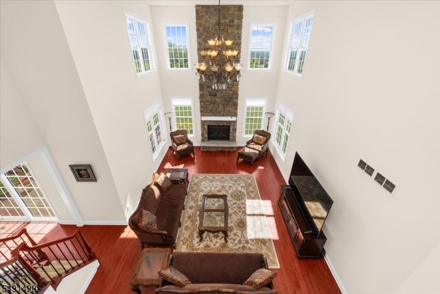 4 Jacob Ct, Raritan Twp., NJ 08822