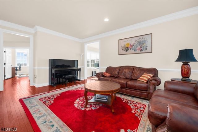 4 Jacob Ct, Raritan Twp., NJ 08822