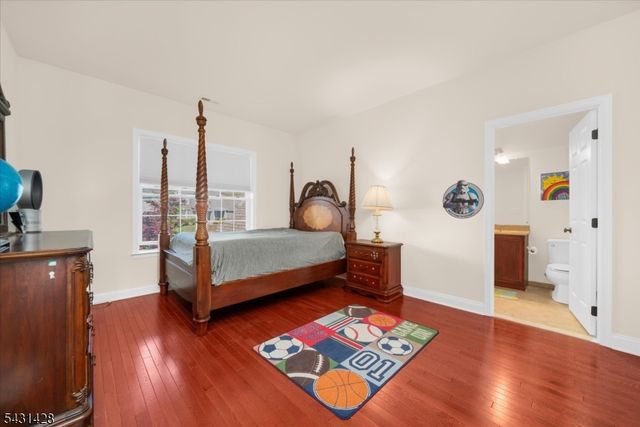 4 Jacob Ct, Raritan Twp., NJ 08822