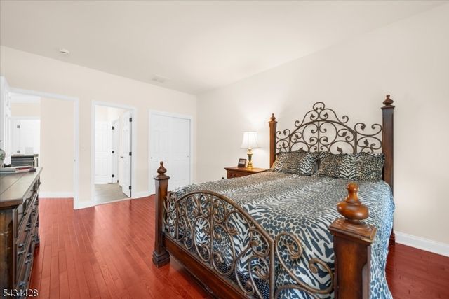 4 Jacob Ct, Raritan Twp., NJ 08822