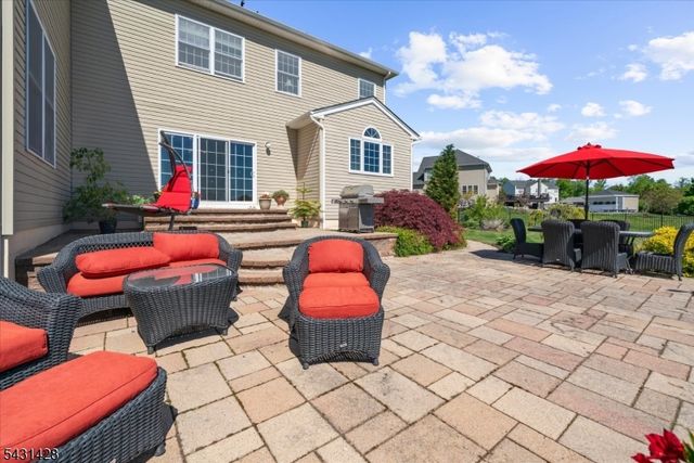 4 Jacob Ct, Raritan Twp., NJ 08822