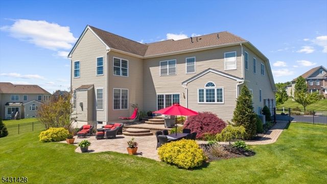 4 Jacob Ct, Raritan Twp., NJ 08822