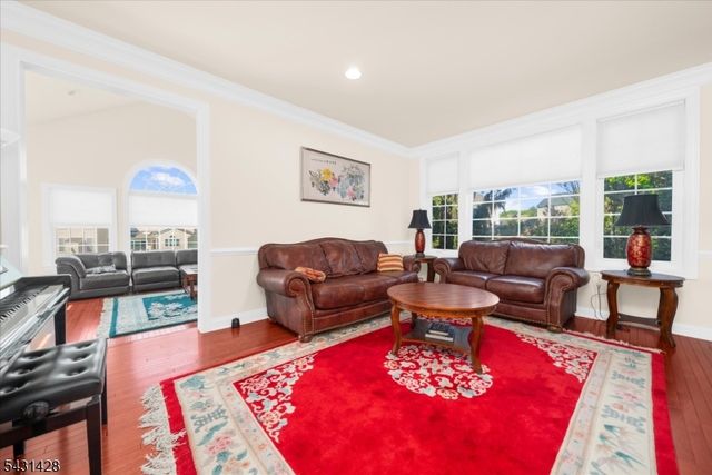 4 Jacob Ct, Raritan Twp., NJ 08822