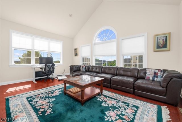 4 Jacob Ct, Raritan Twp., NJ 08822