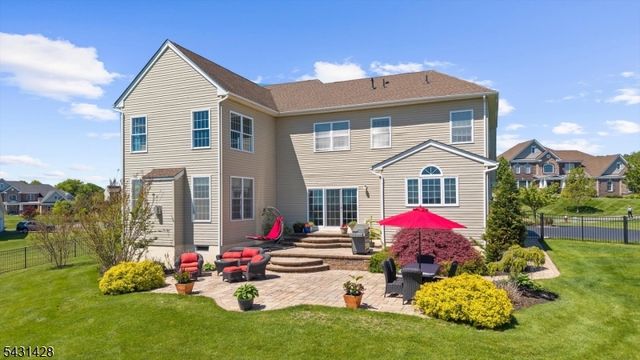 4 Jacob Ct, Raritan Twp., NJ 08822