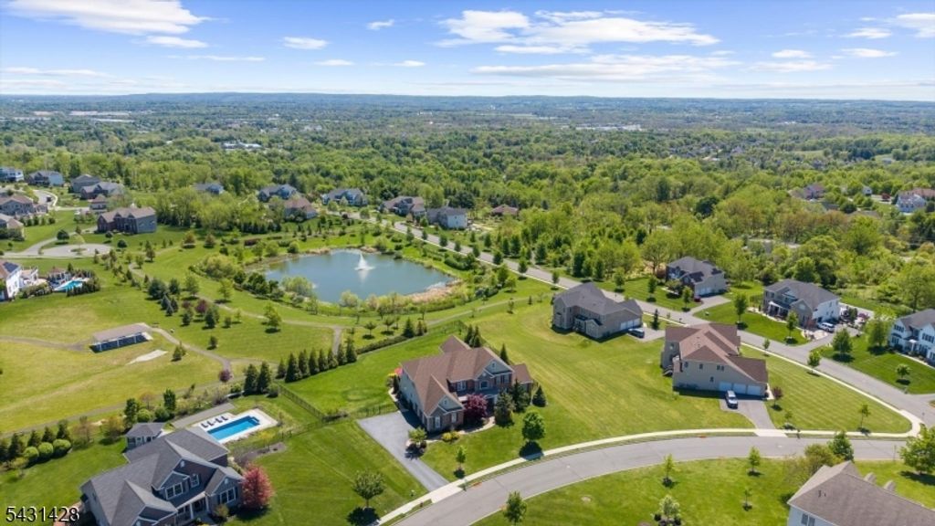 4 Jacob Ct, Raritan Twp., NJ 08822