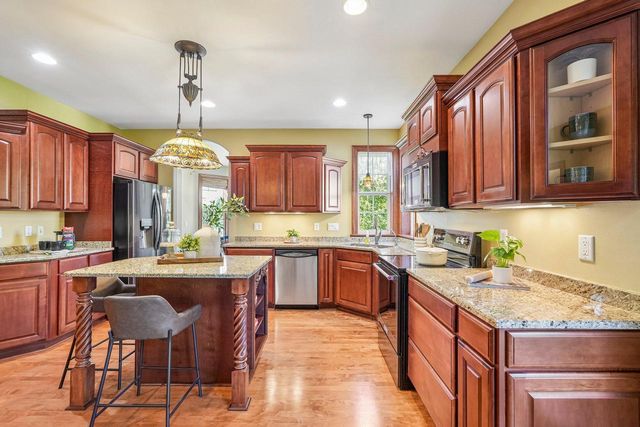 443 Minors DRIVE, Mukwonago, WI 53149