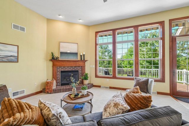 443 Minors DRIVE, Mukwonago, WI 53149