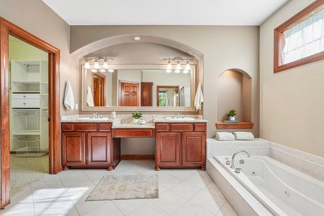 443 Minors DRIVE, Mukwonago, WI 53149