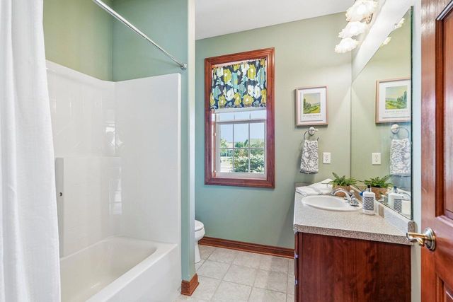 443 Minors DRIVE, Mukwonago, WI 53149