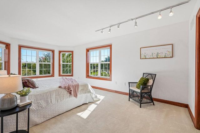 443 Minors DRIVE, Mukwonago, WI 53149