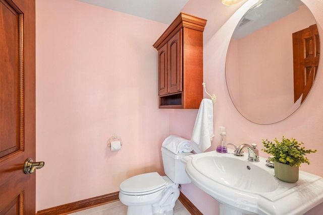 443 Minors DRIVE, Mukwonago, WI 53149
