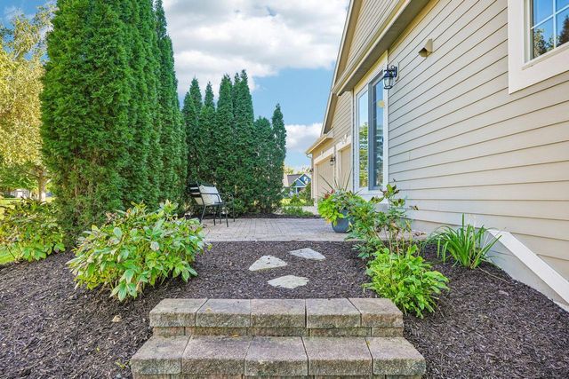 443 Minors DRIVE, Mukwonago, WI 53149